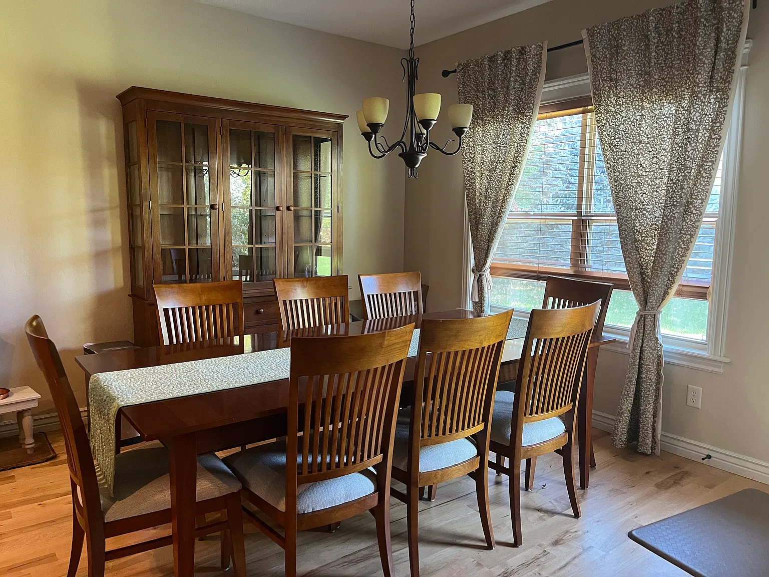 4 bed, 2323 sqft, $2,950 — Photo 3