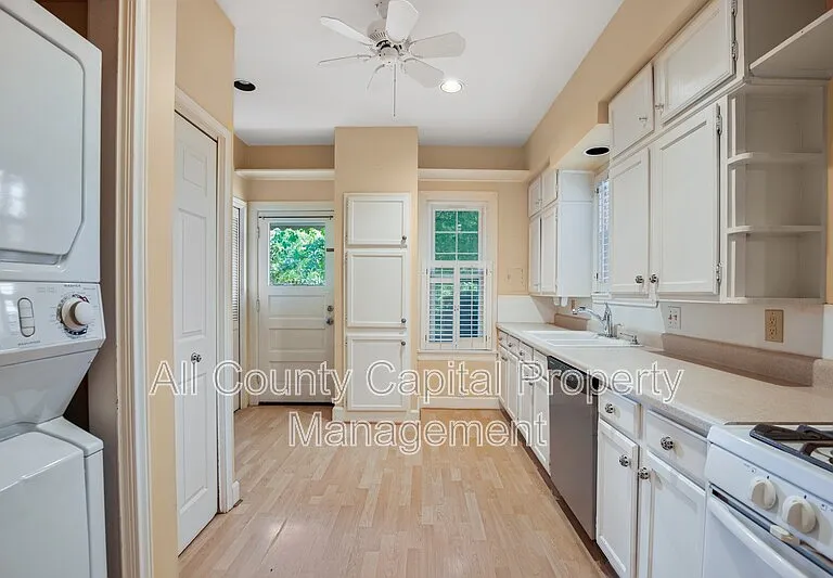 1601 W 29th St #1601 — Photo 9