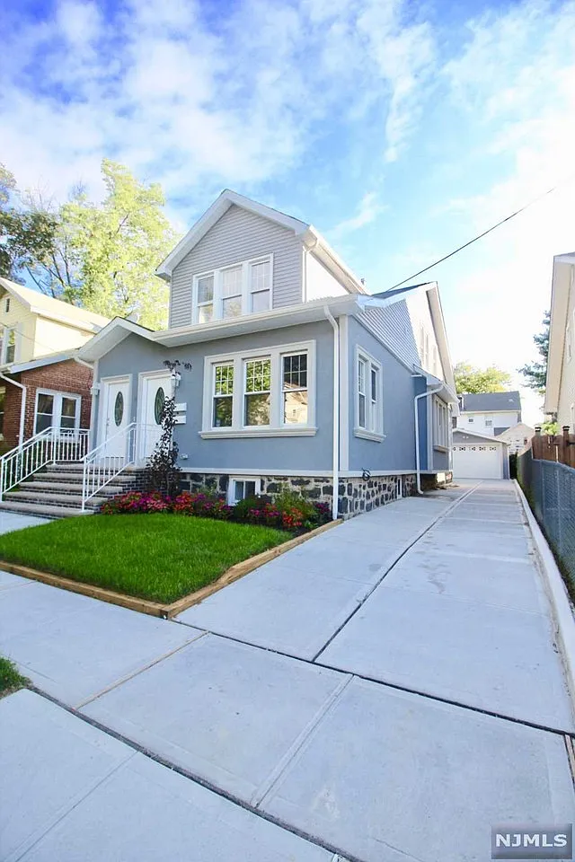 485 Lincoln Ave photo 1