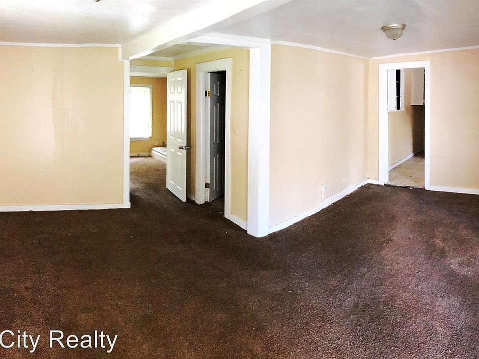 2nd image of 1018 Babylon Rd