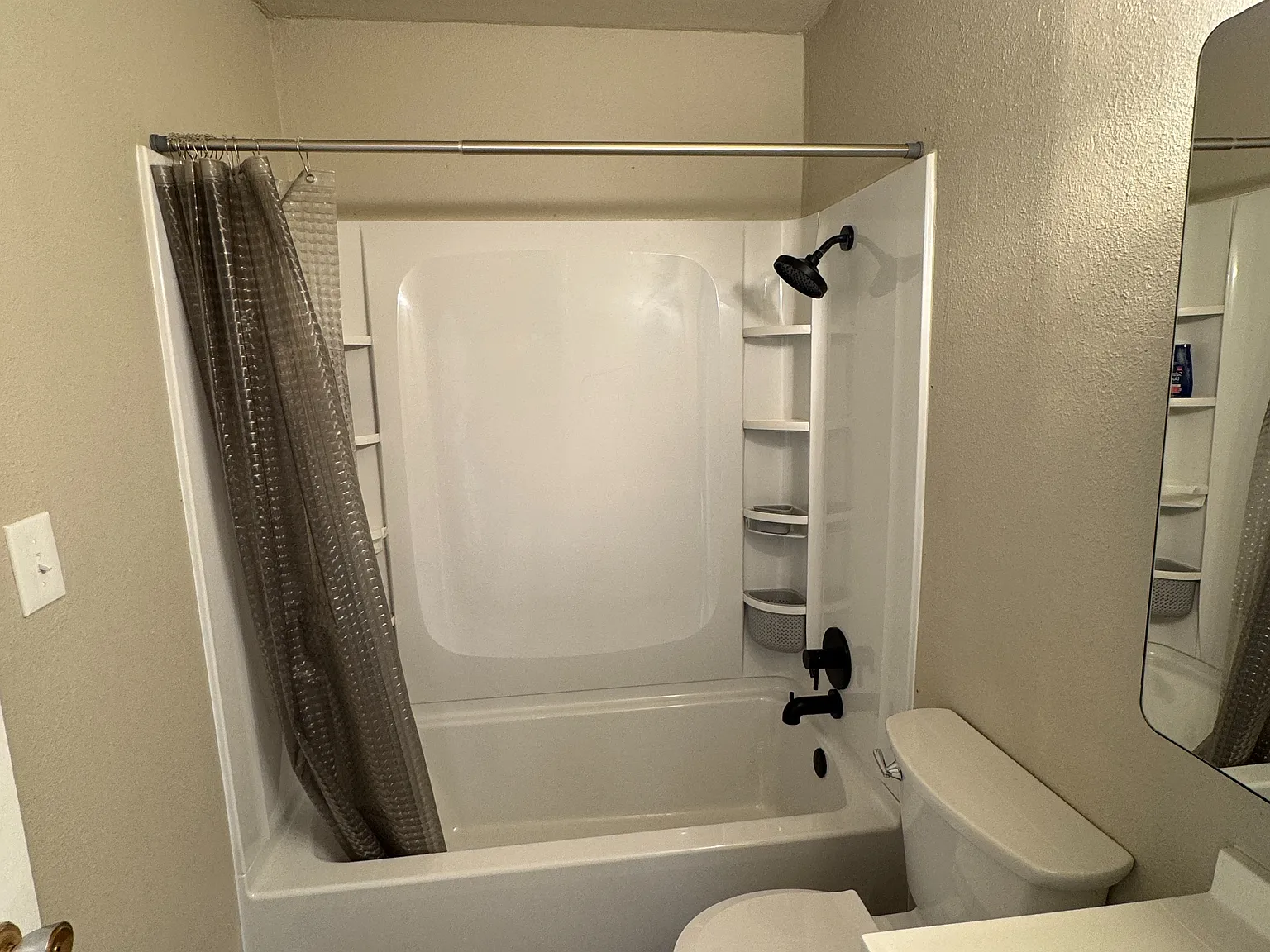 2 bed, 1040 sqft, $2,100 — Photo 4