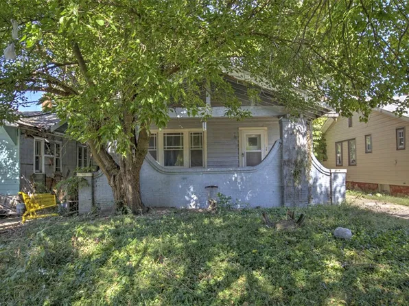 2112 E William St, Decatur, IL 62521