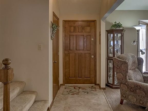 4th image of 810 Pineview Dr