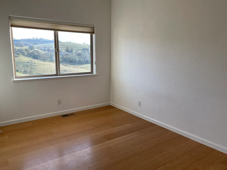 272 California Dr — Photo 10