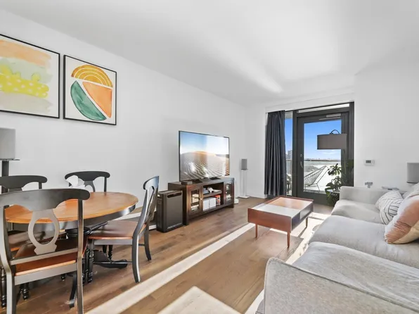99 Hudson Street image 1 of 42