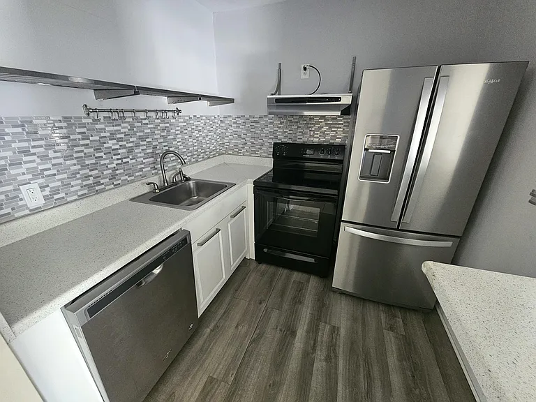145 Sheffield St E #F — Photo 4