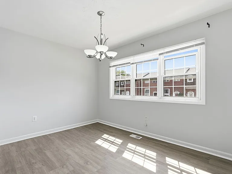 9178 Laurelwood Ct — Photo 10
