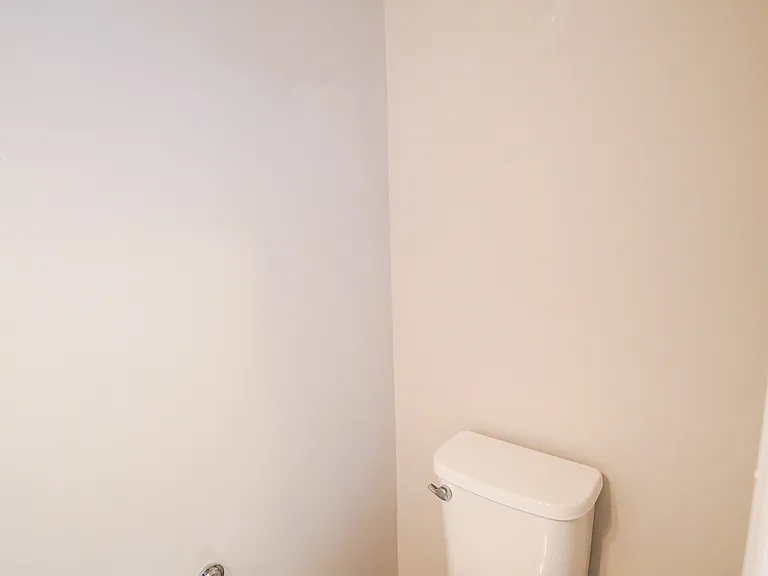 215 Shelton St — Photo 10