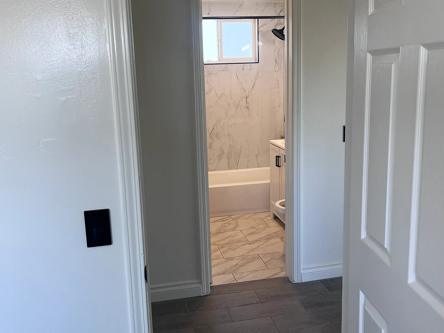 2 bed, 850 sqft, $3,000 — Photo 3
