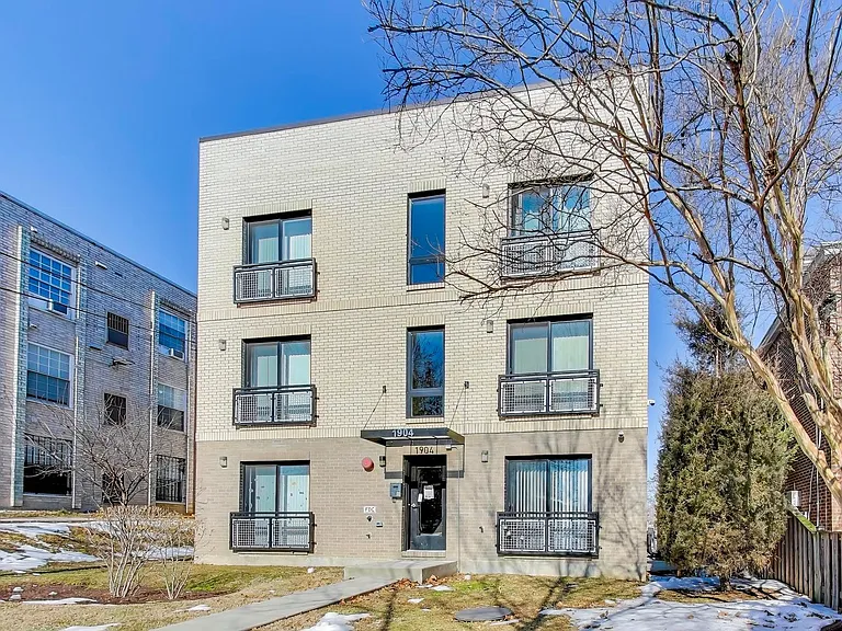 1904 Irving St NE — Photo 20