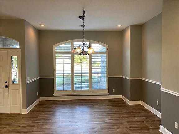 3rd image of 3 Dayne Ln