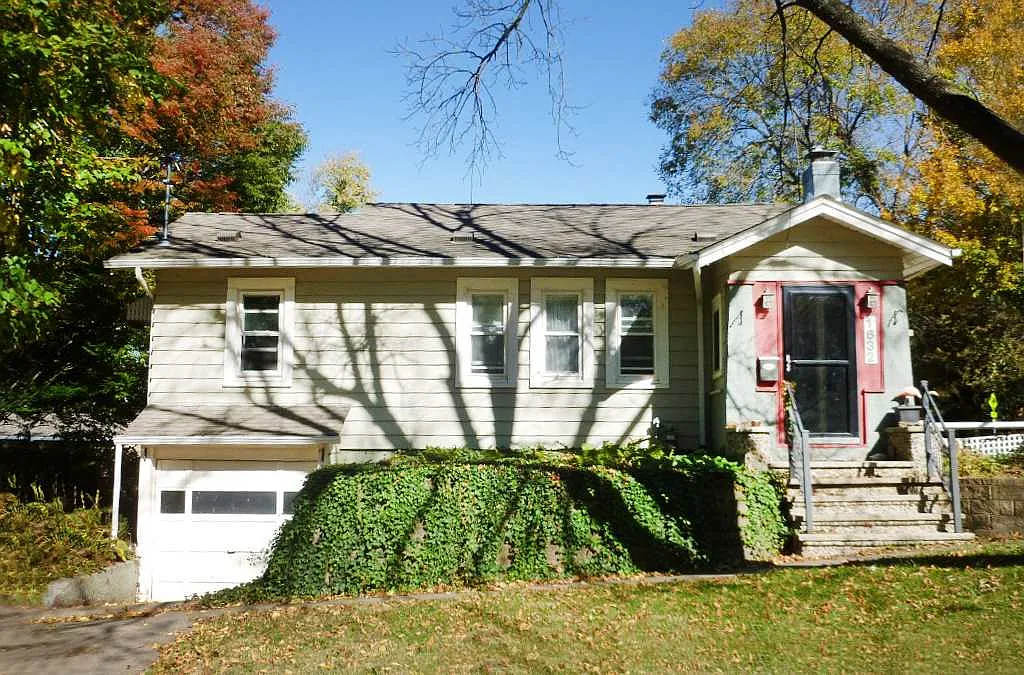 1632 Center Ave photo 1
