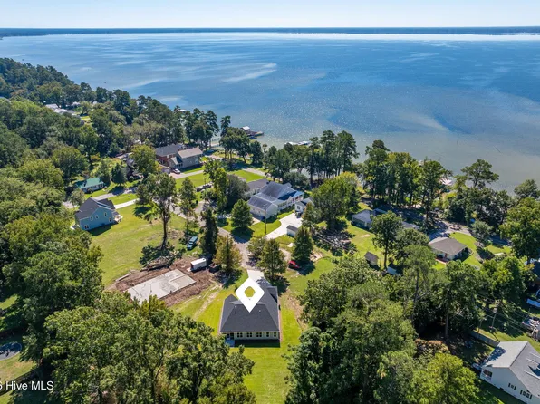 122 Live Oak Circle, Lake Waccamaw, NC 28450