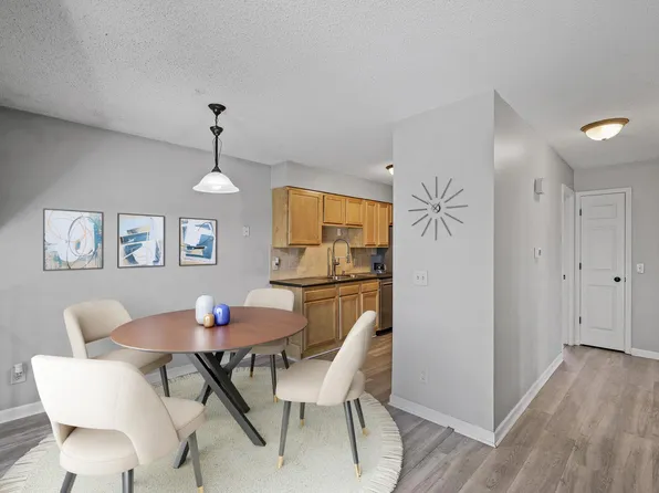 7318 Landau Dr, Bloomington, MN 55438