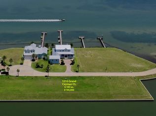 1010 Grand Cayman Ct, Rockport, TX 78382