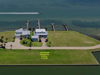 1010 Grand Cayman Ct, Rockport, TX, 78382