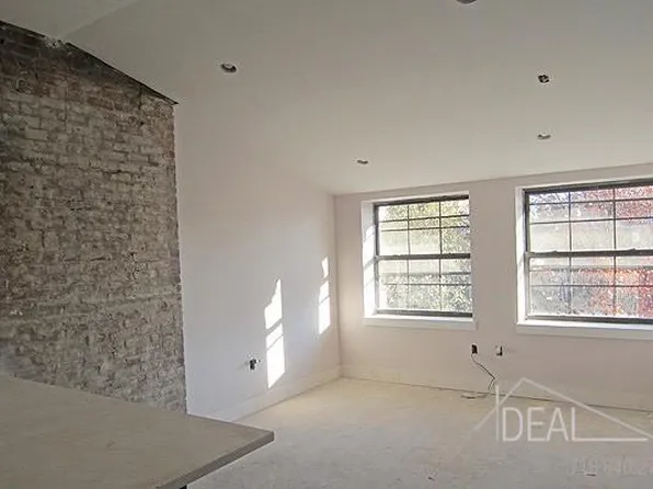 33 Hart St, Brooklyn, NY 11206