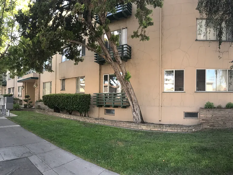 Griffith Apartments — Photo 6