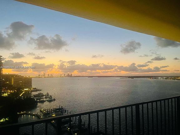 4th image of 1865 Brickell Ave APT A904