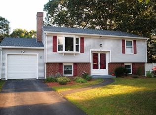 35 Barrington Ct, Riverside, RI 02915