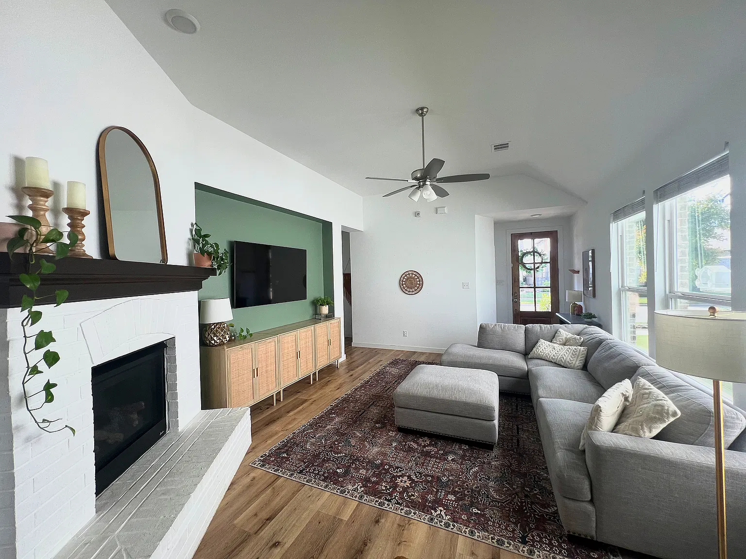 3 bed, 1617 sqft, $2,695 — Photo 2