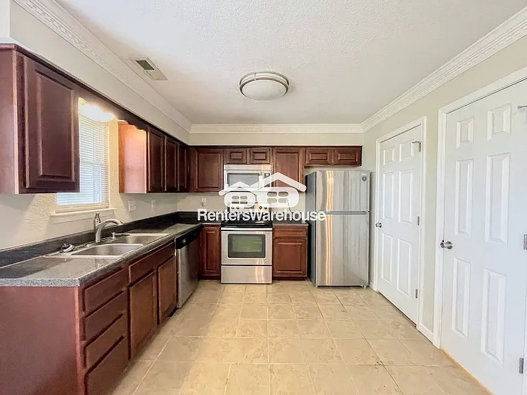 1947 Candlelight Dr — Photo 8