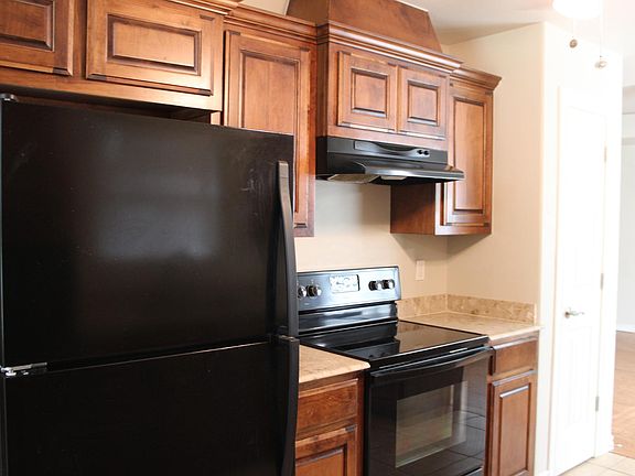 4th image of 917 W Hinchley St