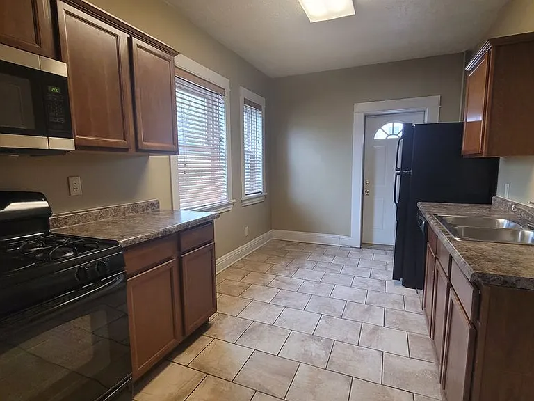 568 S 26th Ave — Photo 5