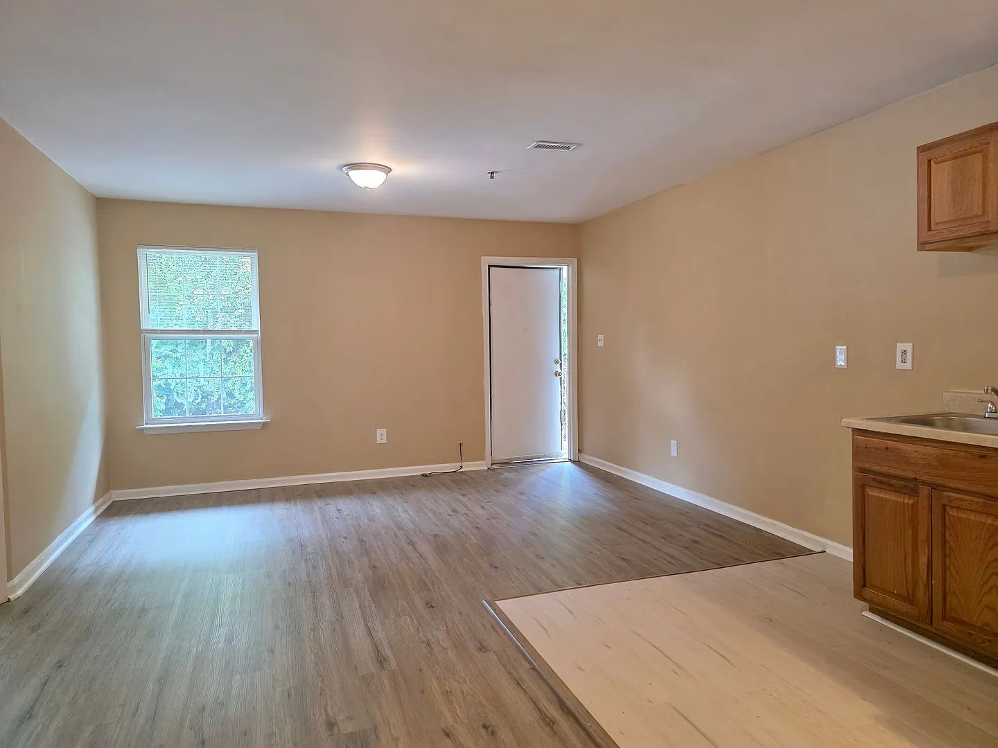 Freshly Painted 2-Bedroom Apartment in Wilmington — Photo 2