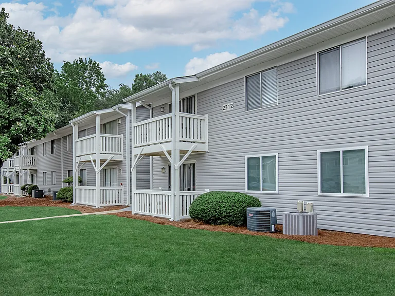 Meadowbrook Apartments — Photo 3