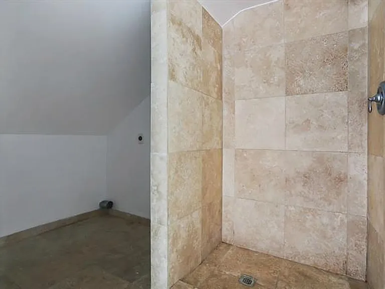 843 Washington Ave — Photo 14