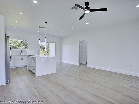 4th image of 4307 Talbot St