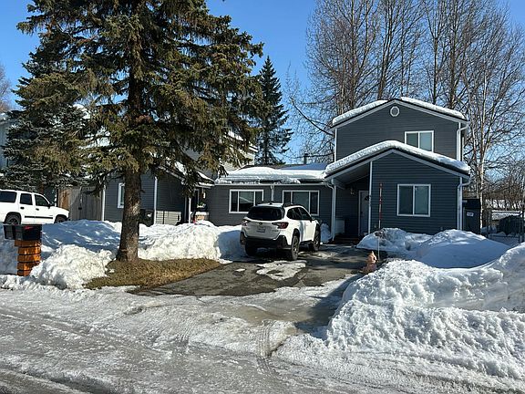 2nd image of 8121 Lamplighter Ct