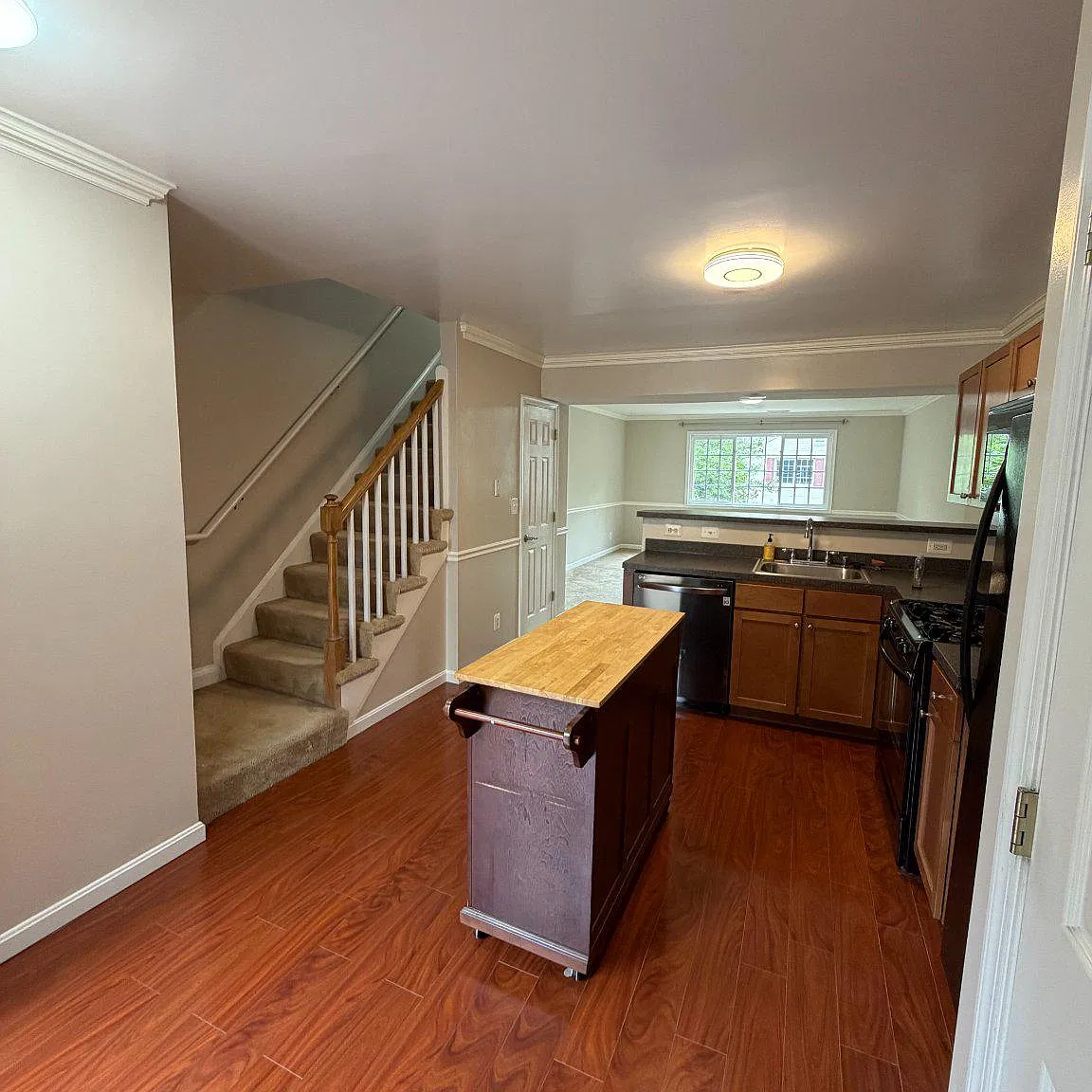 2 bed, 1.5 bath, 1060 sqft, $2,500 — Photo 3