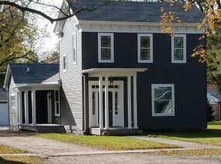 621 Maple St, Carrollton, IL 62016