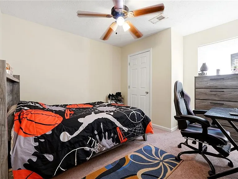 1027 Alford Xing — Photo 20