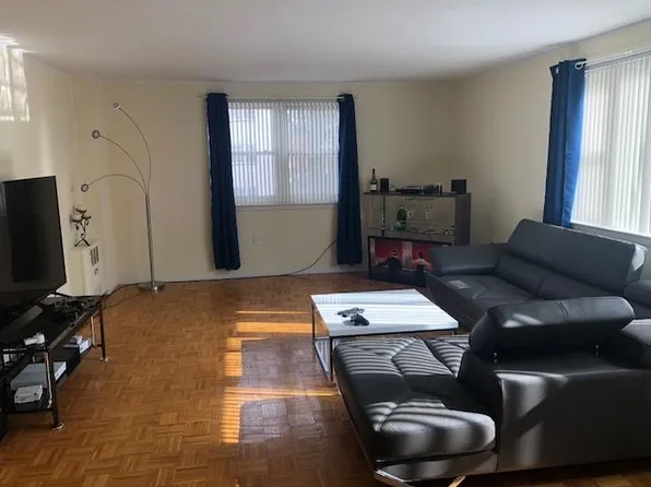 893 Farmington Ave, West Hartford, CT 06119