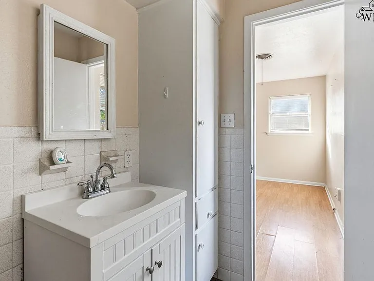 4202 Meadowbrook Dr — Photo 13