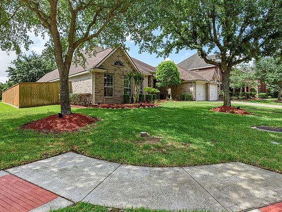 Luxe corner lot on a cul-de-sac street. Double wide driveway with a tandem 3 car garage.