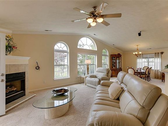 5th image of 2413 Lewis Dr