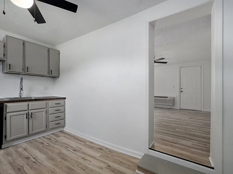 21 Larue St. Apartments — Photo 32