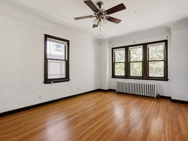 960 Goodrich Ave — Photo 9