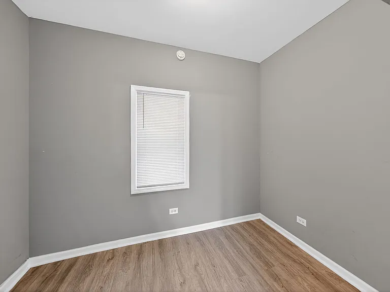 8428 S Escanaba Ave #1 — Photo 15