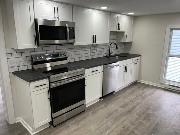 8 Elm St #Up, Fairport, NY 14450