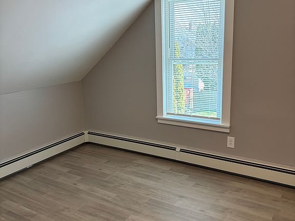 4th image of 82 Lyon Ave