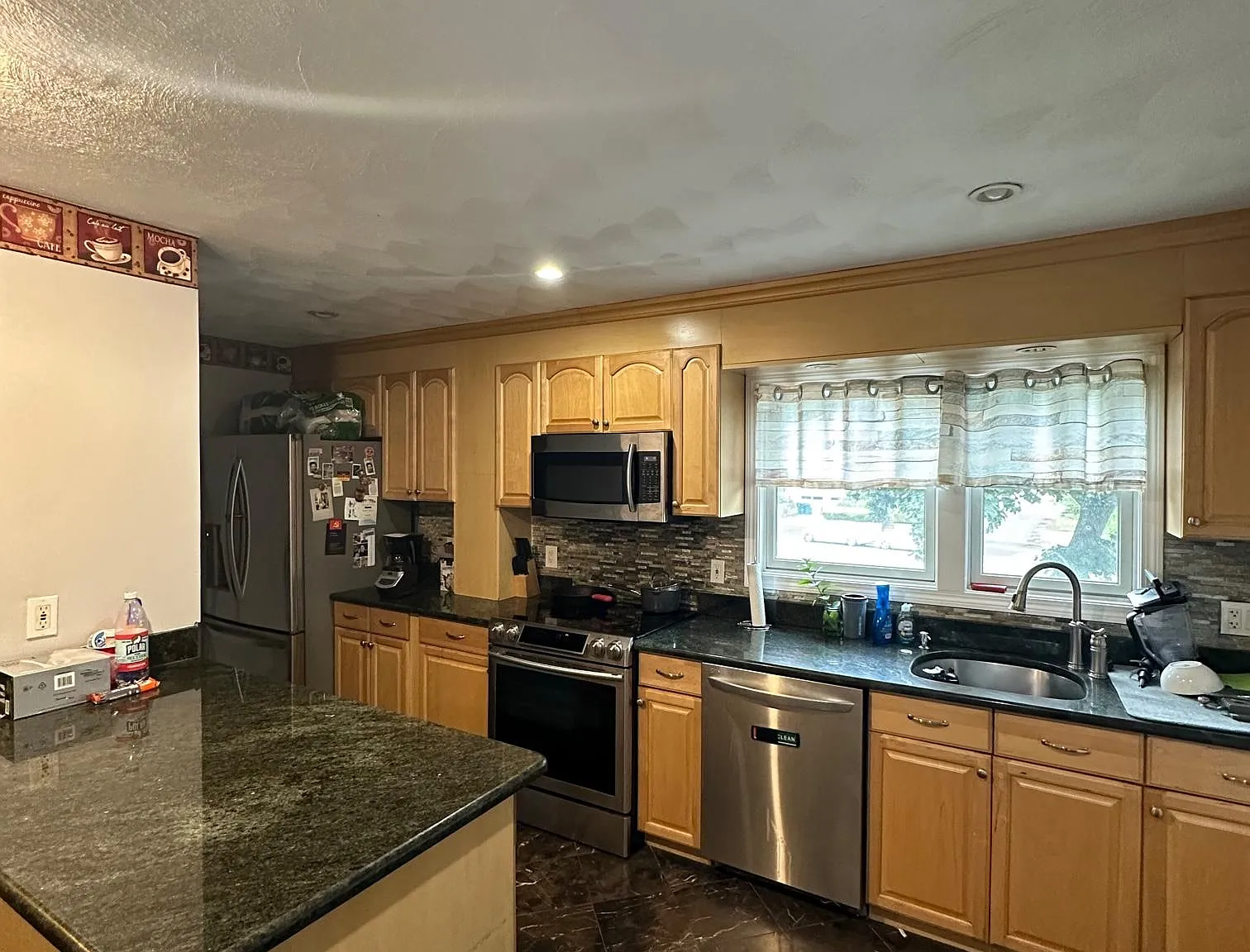 3 bed, 1200 sqft, $3,100 — Photo 1