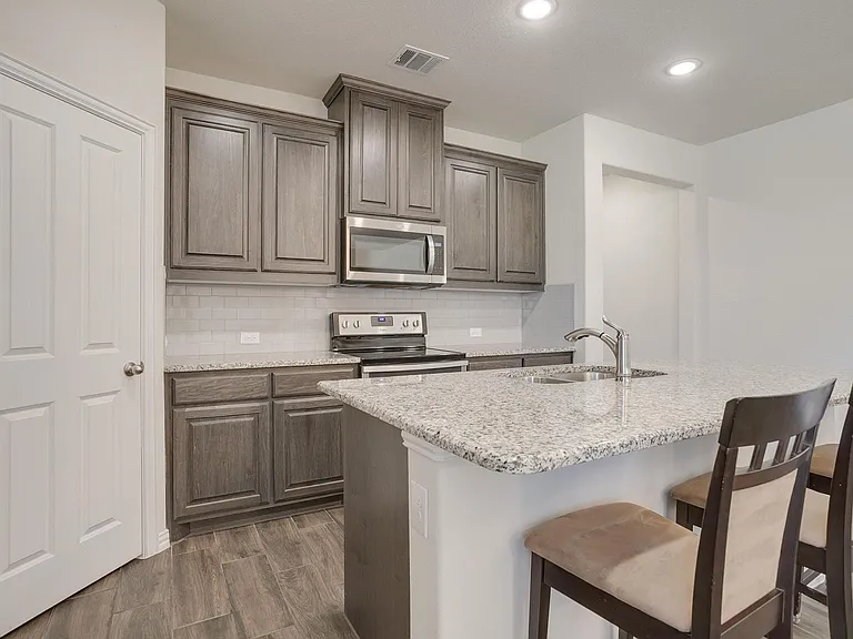 6721 Farsight Dr — Photo 8