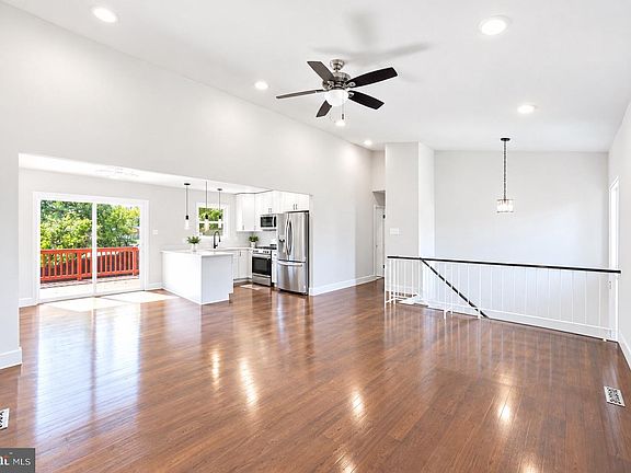 2nd image of 2400 Mary Pl