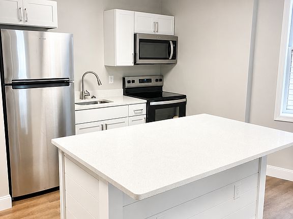 3rd image of 418 N Mechanic St #1C