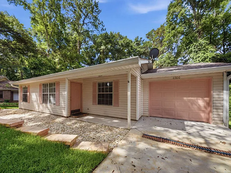 4800 Leah Ln — Photo 35